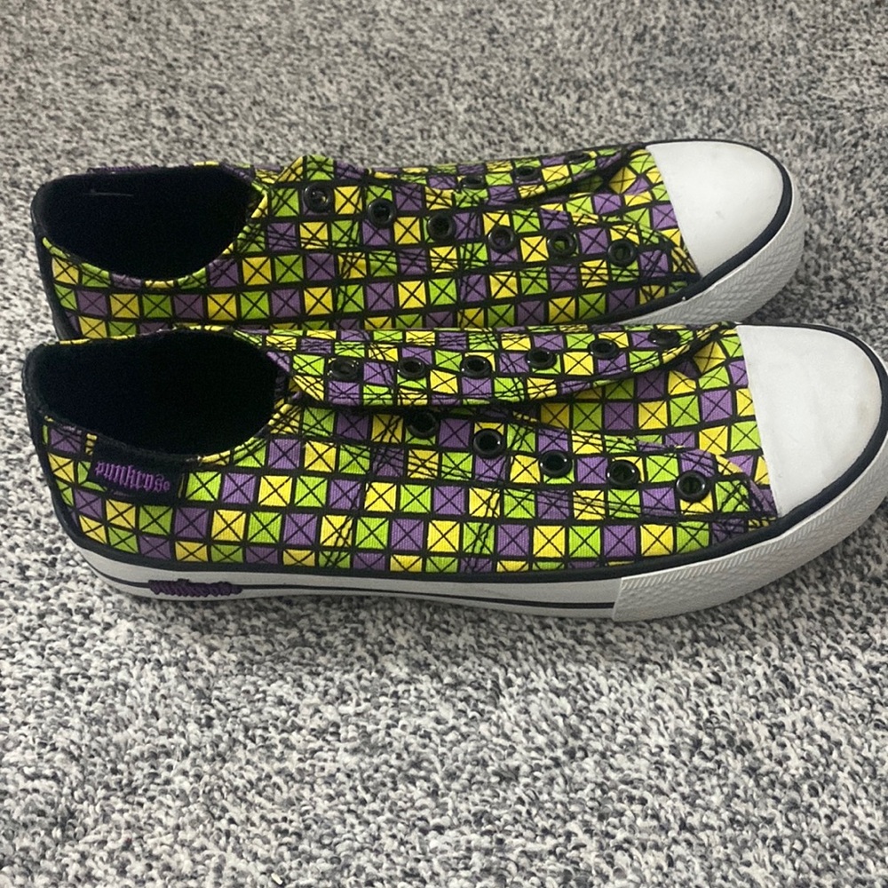 Brand new punkrose converse never worn